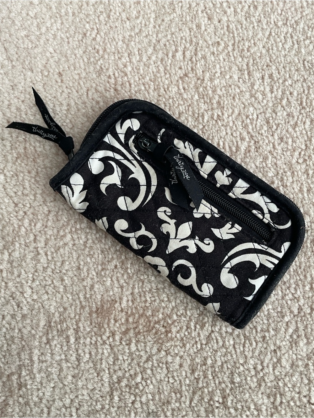 Thirty-One Black White Quilted Zip Card Holder Wallet